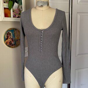 FOREVER 21 Grey Ribbed Long Sleeve Stretch 1990s Scoop neck BODYSUIT *SMALL*